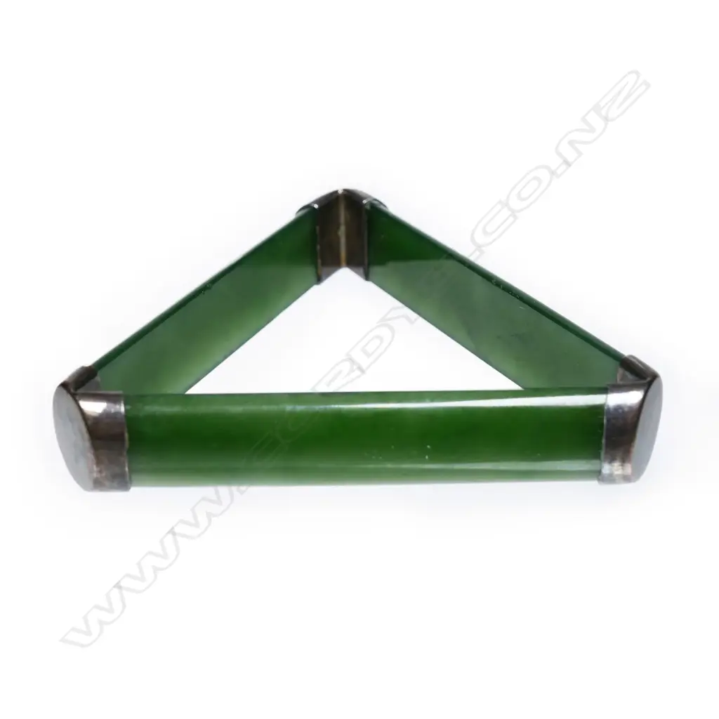W. Littlejohn & Son (Wellington) triangular greenstone and silver napkin ring, Image 1++
